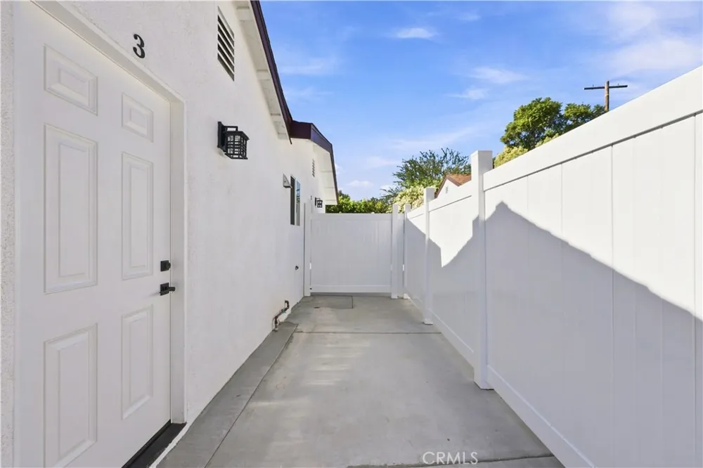 11917 Burton Street North Hollywood, CA 91605