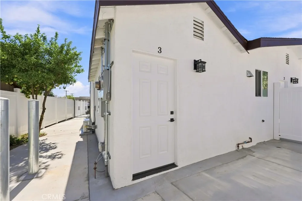 11917 Burton Street North Hollywood, CA 91605