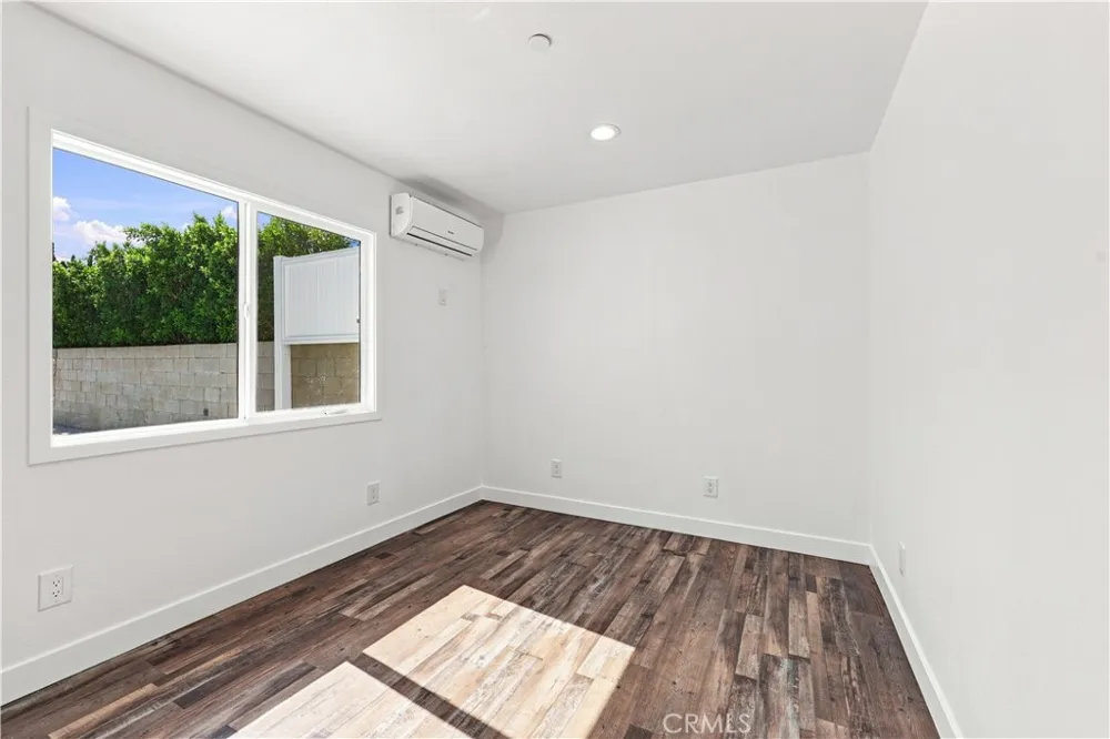 11917 Burton Street North Hollywood, CA 91605