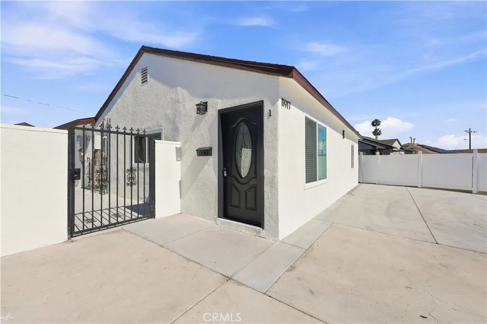 11917 Burton Street North Hollywood, CA 91605