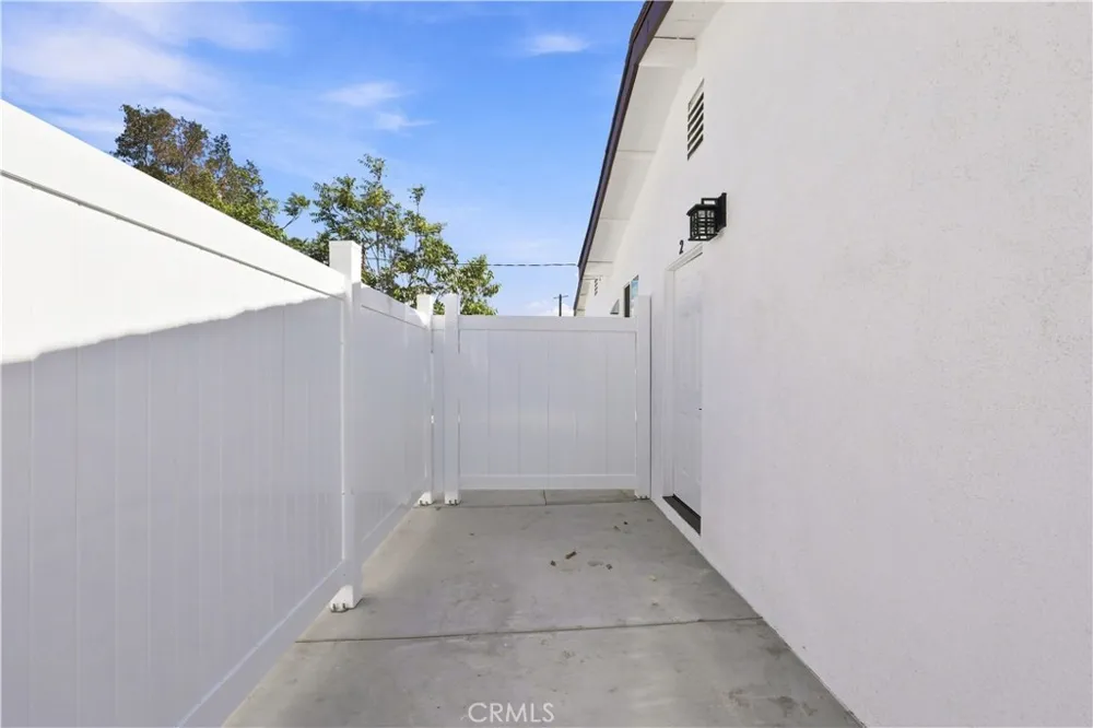 11917 Burton Street North Hollywood, CA 91605