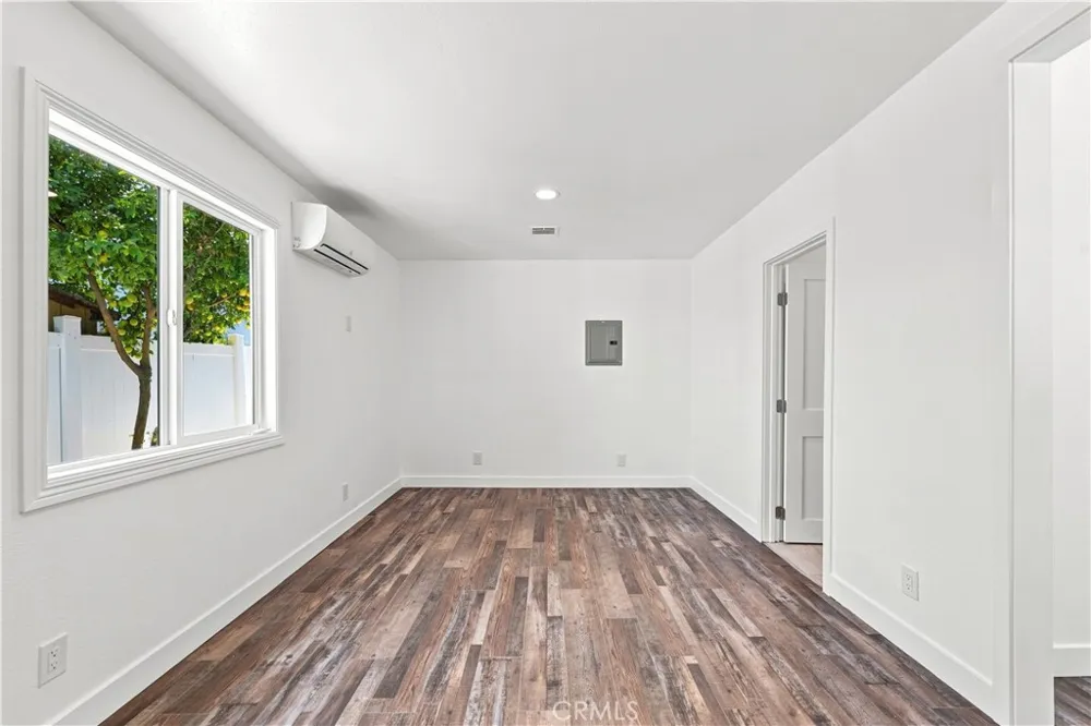 11917 Burton Street North Hollywood, CA 91605
