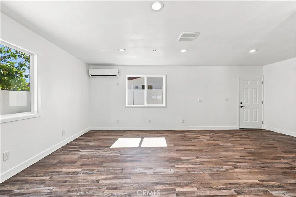 11917 Burton Street North Hollywood, CA 91605