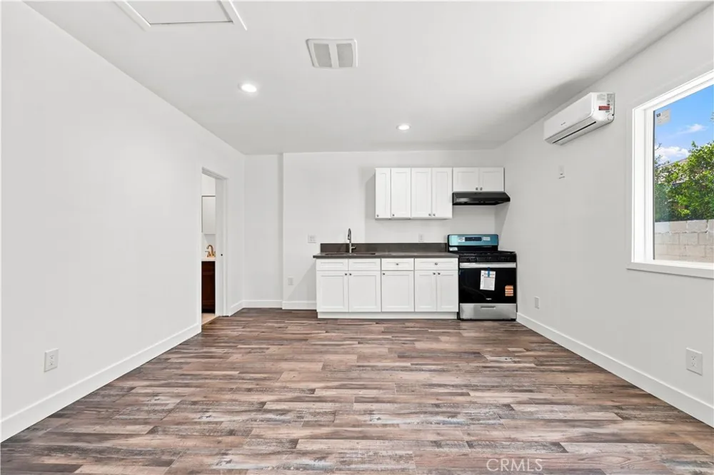 11917 Burton Street North Hollywood, CA 91605