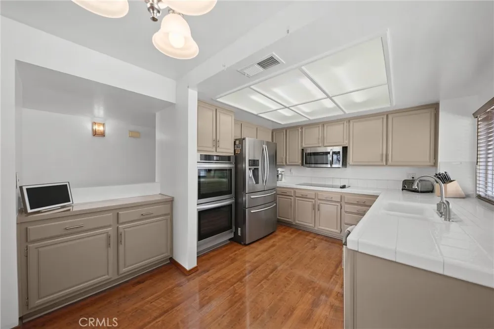 28068 Valcour Canyon Country, CA 91387