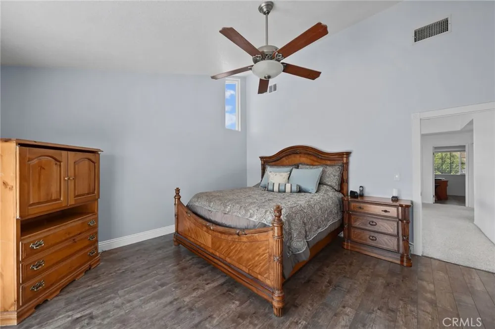 28068 Valcour Canyon Country, CA 91387