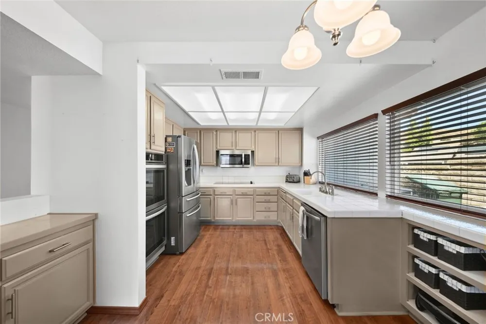 28068 Valcour Canyon Country, CA 91387