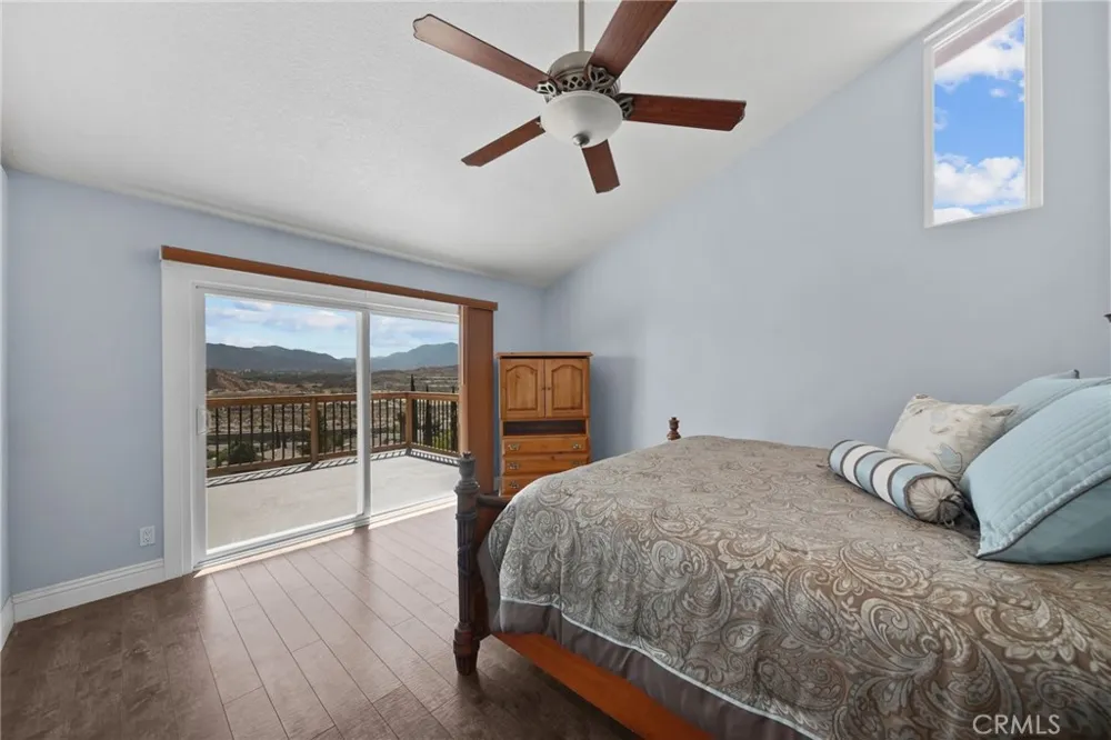 28068 Valcour Canyon Country, CA 91387