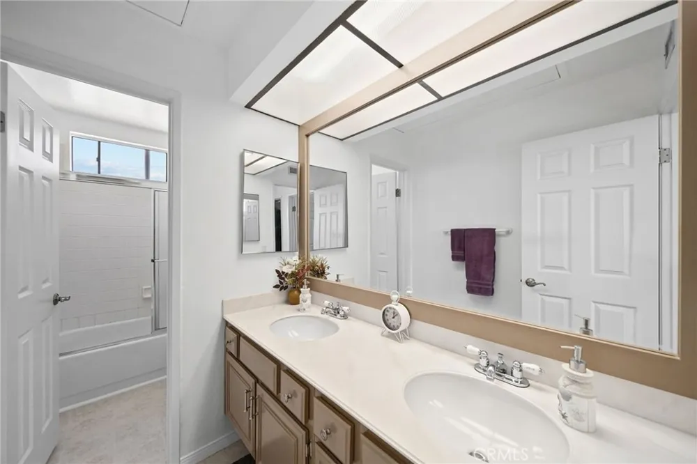 28068 Valcour Canyon Country, CA 91387