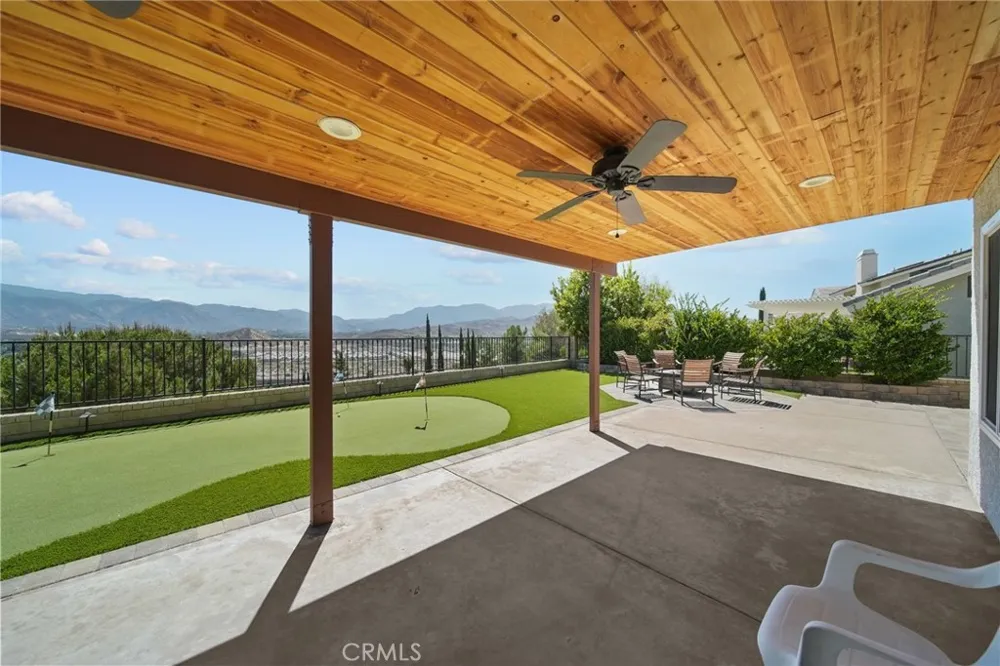 28068 Valcour Canyon Country, CA 91387