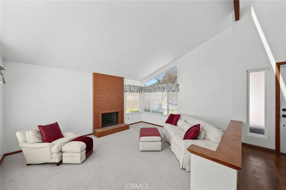 28068 Valcour Canyon Country, CA 91387