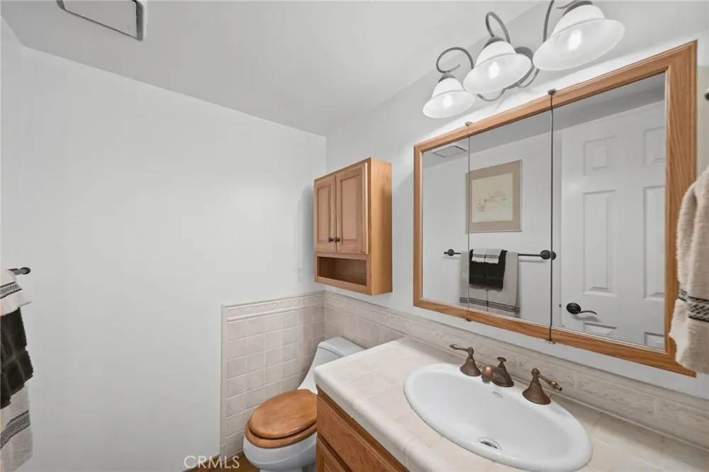 28068 Valcour Canyon Country, CA 91387