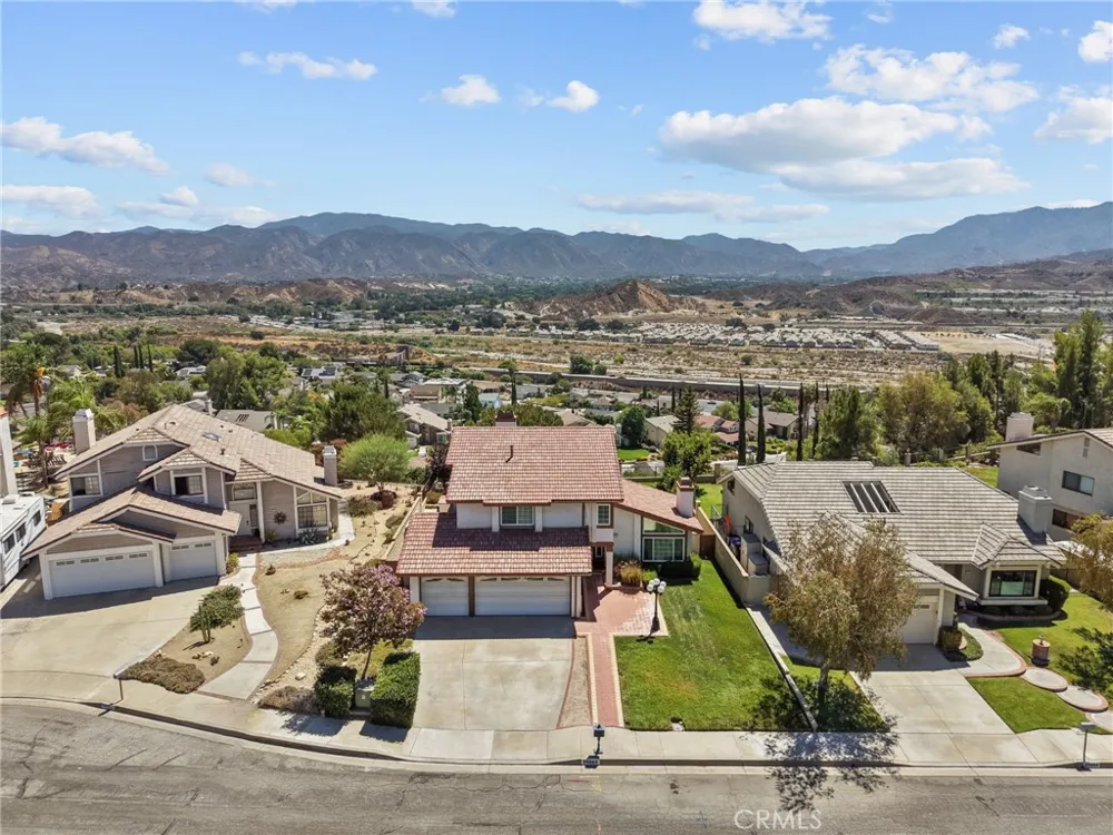 28068 Valcour Canyon Country, CA 91387