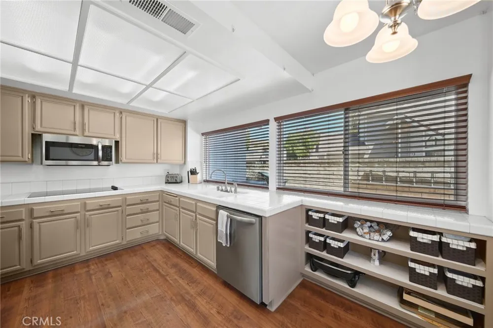 28068 Valcour Canyon Country, CA 91387