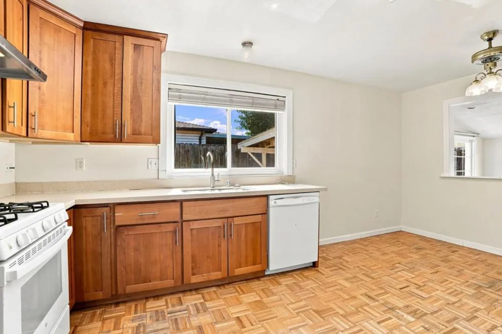 6 Huntington Circle Pittsburg, CA 94565