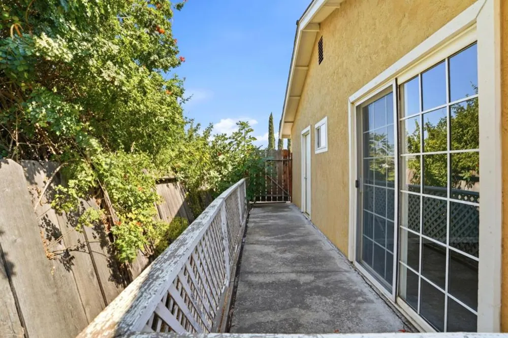6 Huntington Circle Pittsburg, CA 94565
