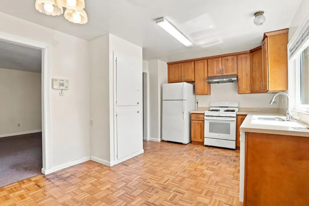 6 Huntington Circle Pittsburg, CA 94565