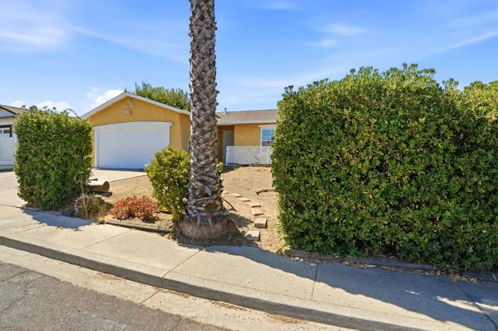 6 Huntington Circle Pittsburg, CA 94565