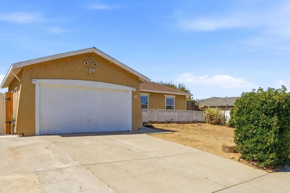 6 Huntington Circle Pittsburg, CA 94565