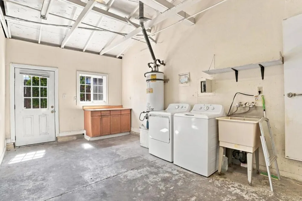 6 Huntington Circle Pittsburg, CA 94565