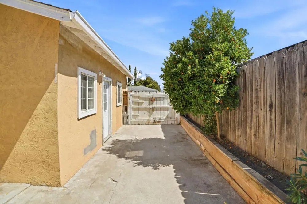6 Huntington Circle Pittsburg, CA 94565