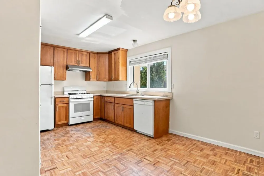 6 Huntington Circle Pittsburg, CA 94565