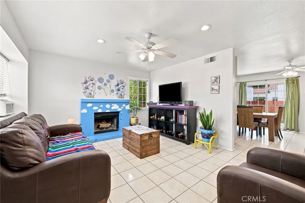 15014 Copper Los Angeles, CA 91345