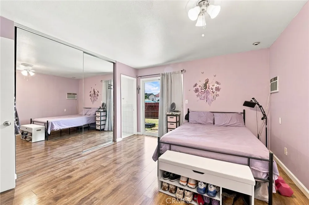 15014 Copper Los Angeles, CA 91345