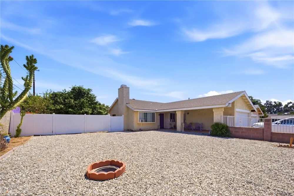 15014 Copper Los Angeles, CA 91345