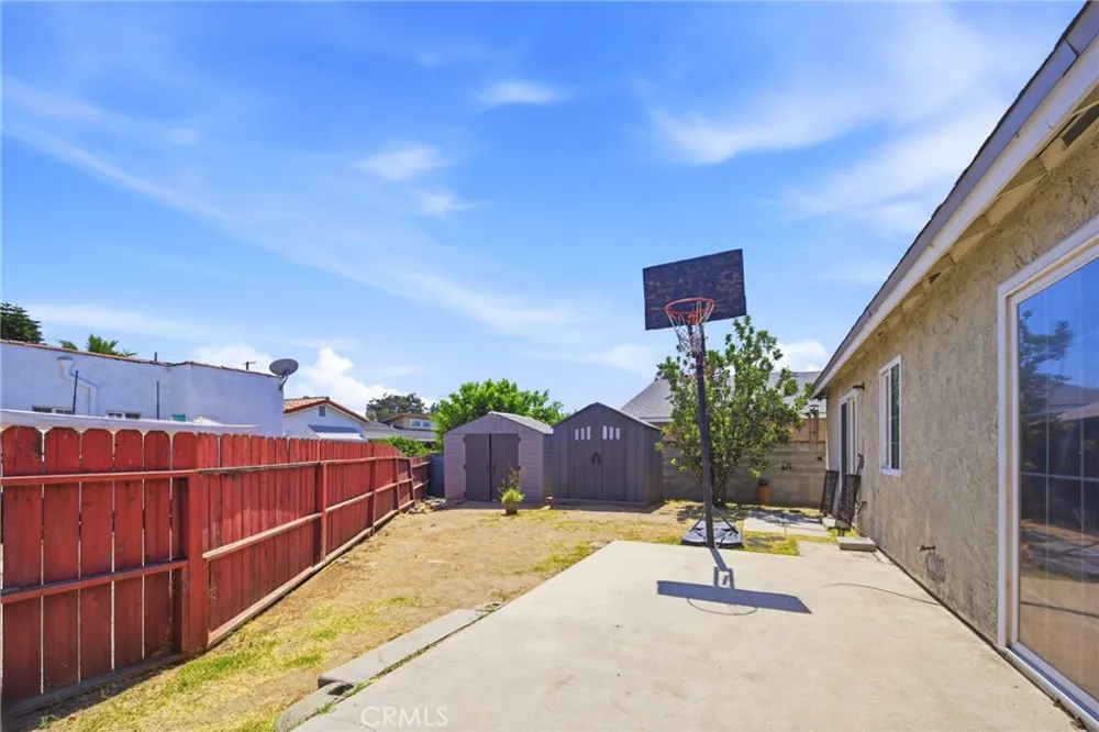 15014 Copper Los Angeles, CA 91345