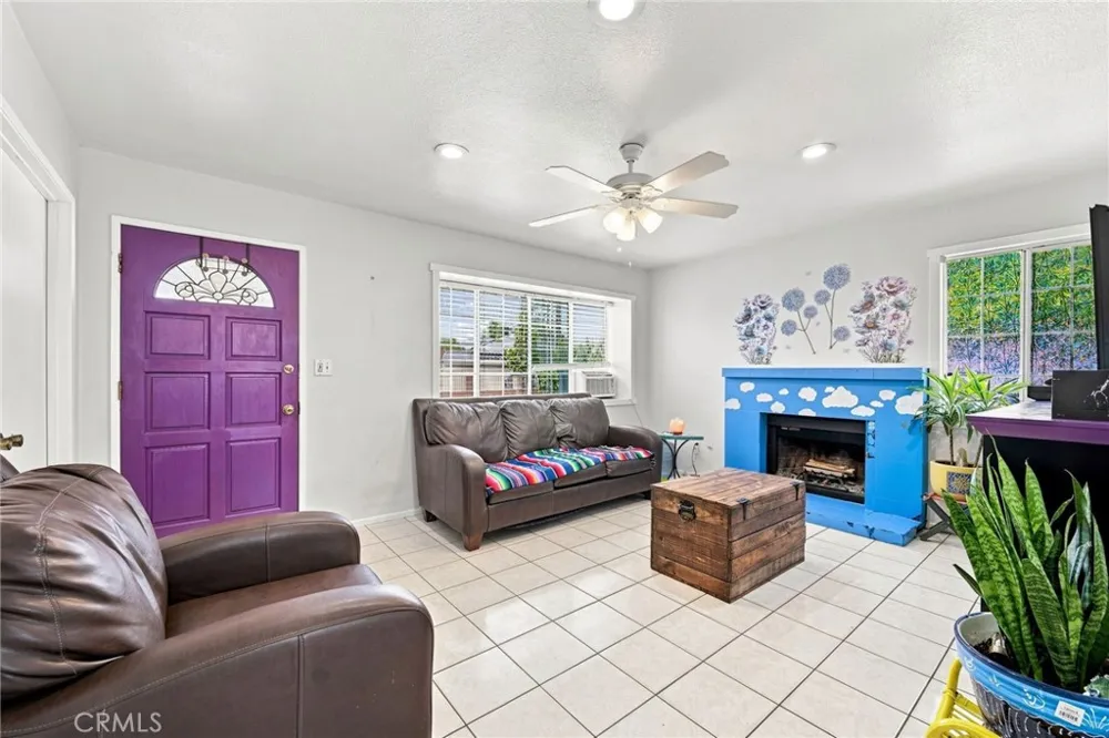 15014 Copper Los Angeles, CA 91345