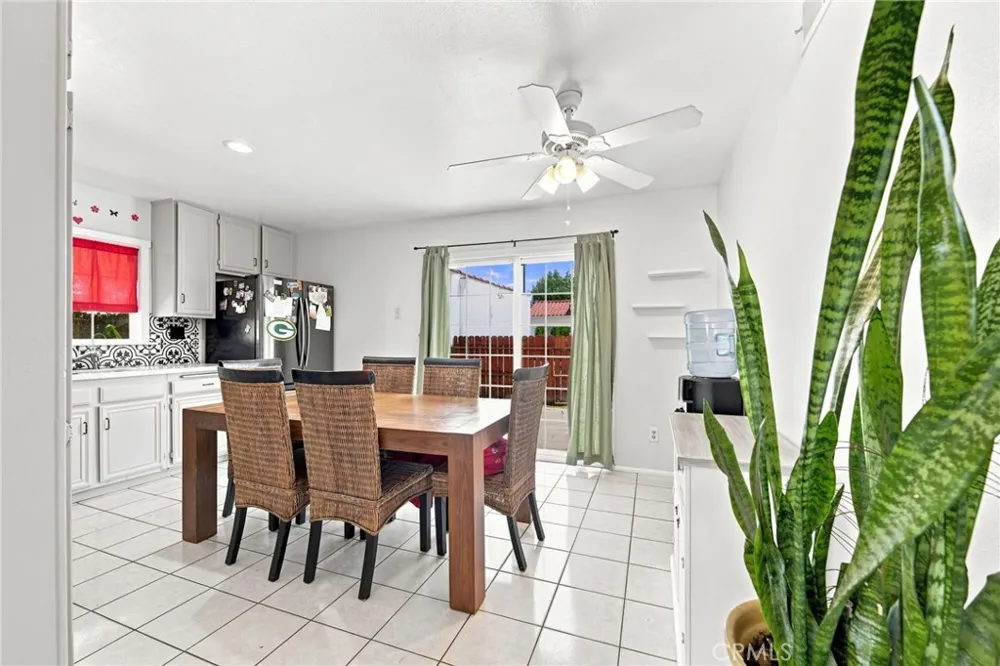 15014 Copper Los Angeles, CA 91345