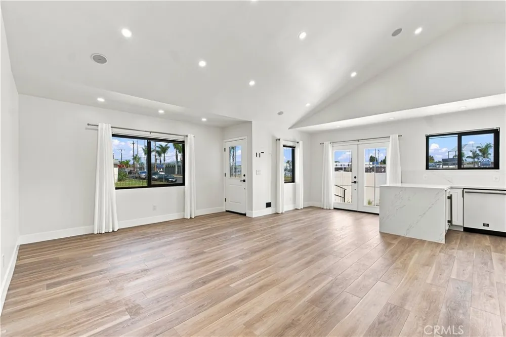 11100 Greenlawn Los Angeles, CA 90230