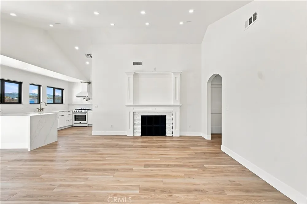 11100 Greenlawn Los Angeles, CA 90230