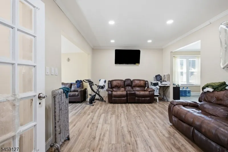 305 Stockton Ave Roselle, NJ 07203