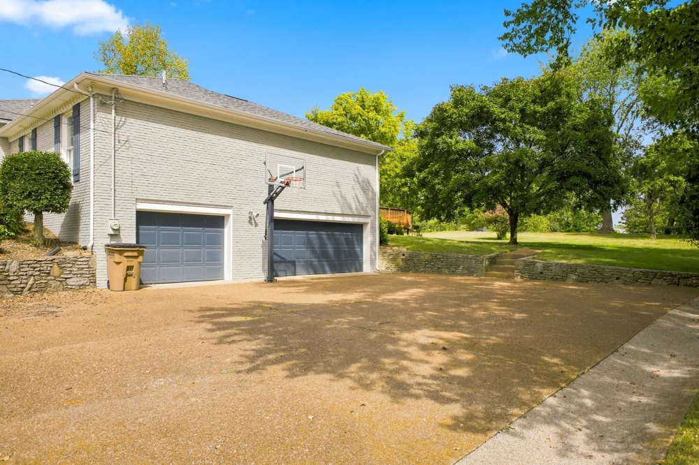8210 Brentview Court Brentwood, TN 37027