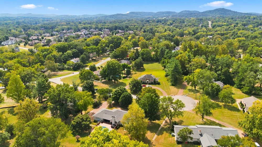 8210 Brentview Court Brentwood, TN 37027