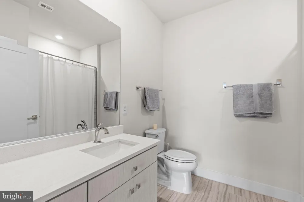 1761 OLD MEADOW ROAD #215 Mclean, VA 22102