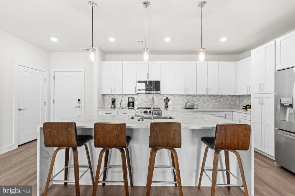 1761 OLD MEADOW ROAD #215 Mclean, VA 22102