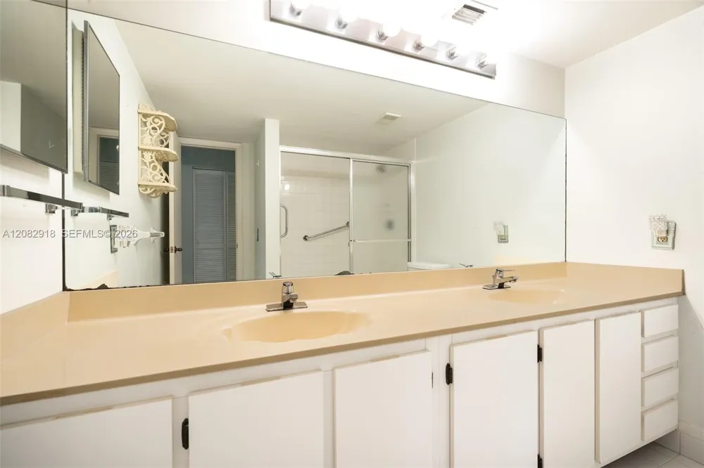 150 S Hollybrook Ter #208 Pembroke Pines, FL 33025