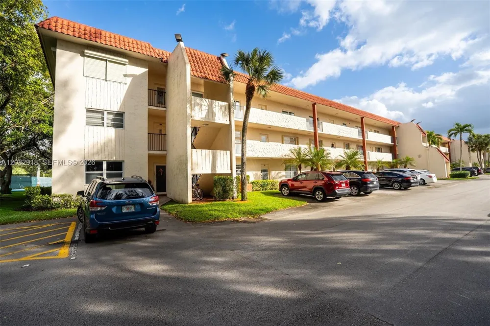 150 S Hollybrook Ter #208 Pembroke Pines, FL 33025