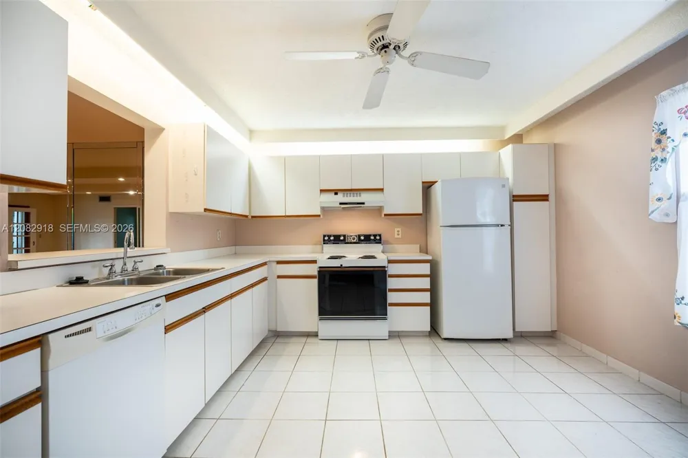 150 S Hollybrook Ter #208 Pembroke Pines, FL 33025