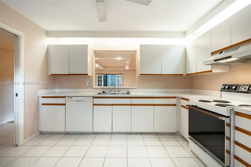 150 S Hollybrook Ter #208 Pembroke Pines, FL 33025