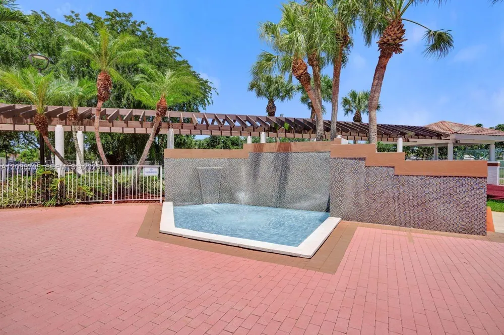 8946 SW 150th Ct Cir E Miami, FL 33196