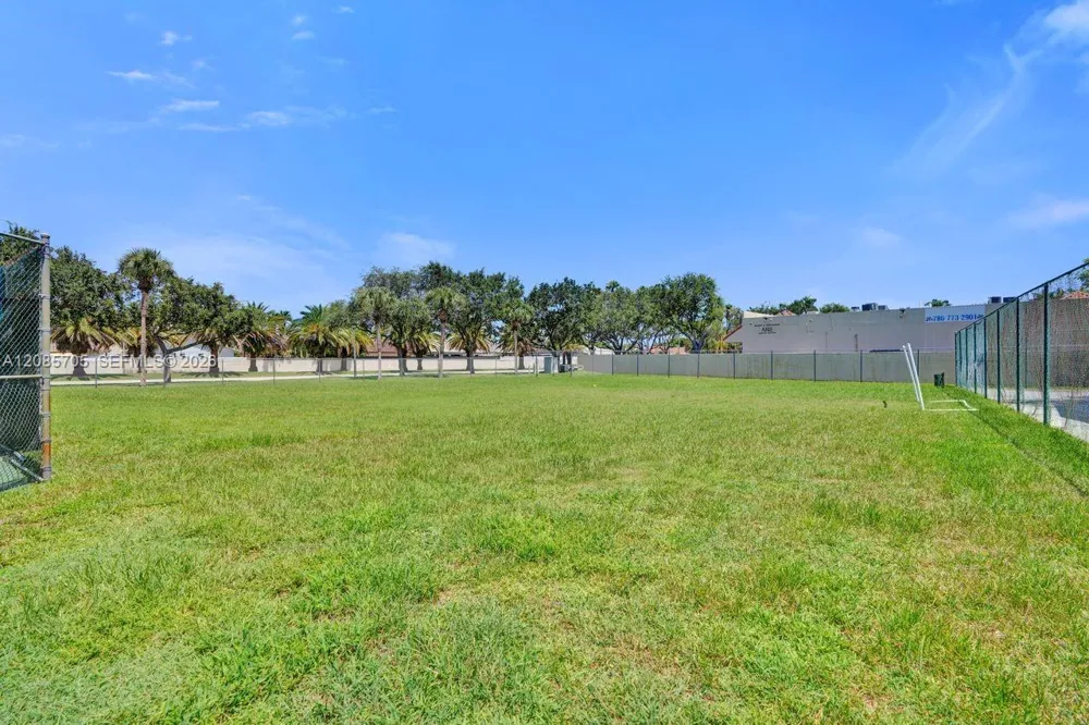 8946 SW 150th Ct Cir E Miami, FL 33196