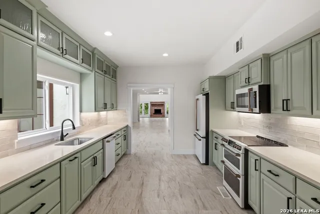 362 ENGLEWOOD DR Kerrville, TX 78028