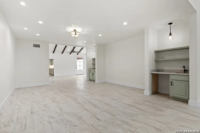 362 ENGLEWOOD DR Kerrville, TX 78028