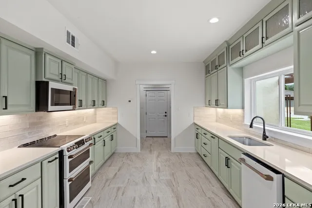 362 ENGLEWOOD DR Kerrville, TX 78028