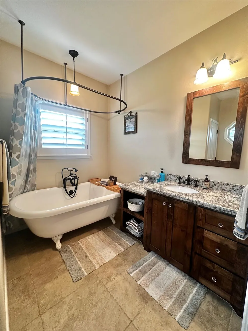 1733 County Road 376 Shiner, TX 77984