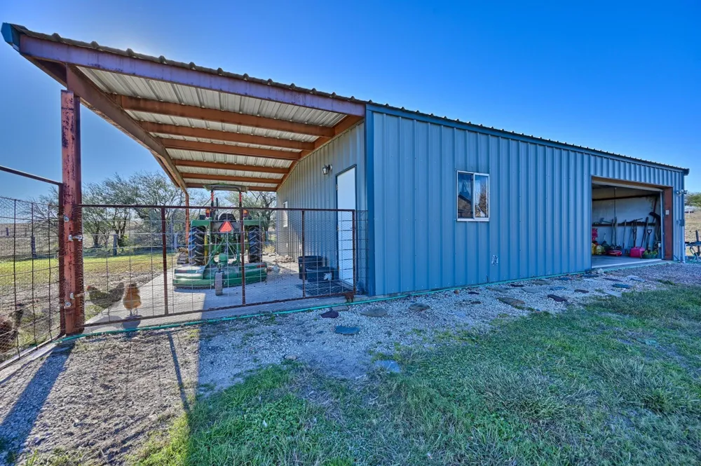 1733 County Road 376 Shiner, TX 77984